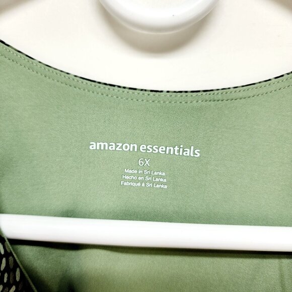 Womens Black  White Patterned Sports bra Lightweight Stretch Size 6X - Picture 2 of 11